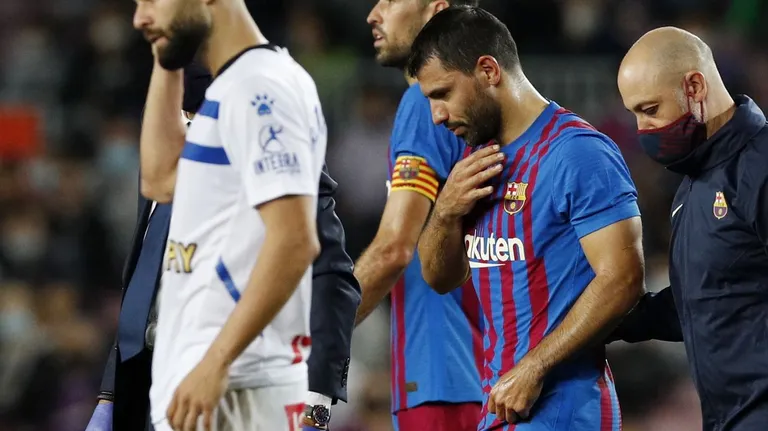 josenalencar's tweet photo. Aline é uma jovem de 33 anos que tem uma arritmia desde os 13, mas só foi diagnosticada aos 29 anos.

Kun Agüero é uma estrela do futebol mundial que deixou os campos por causa de uma arritmia.

Esse fio é sobre a fibrilação atrial, a arritmia mais comum do mundo. https://t.co/aoc6jx3uU7