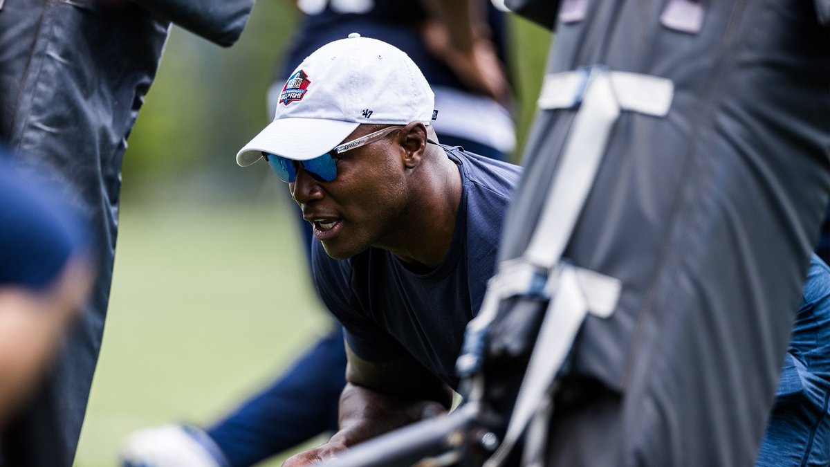 dallascowboys's tweet image. ✔️ Hall of Famer
✔️ All-time franchise record holder
✔️ Sack sensei

#DallasCowboys | @DeMarcusWare