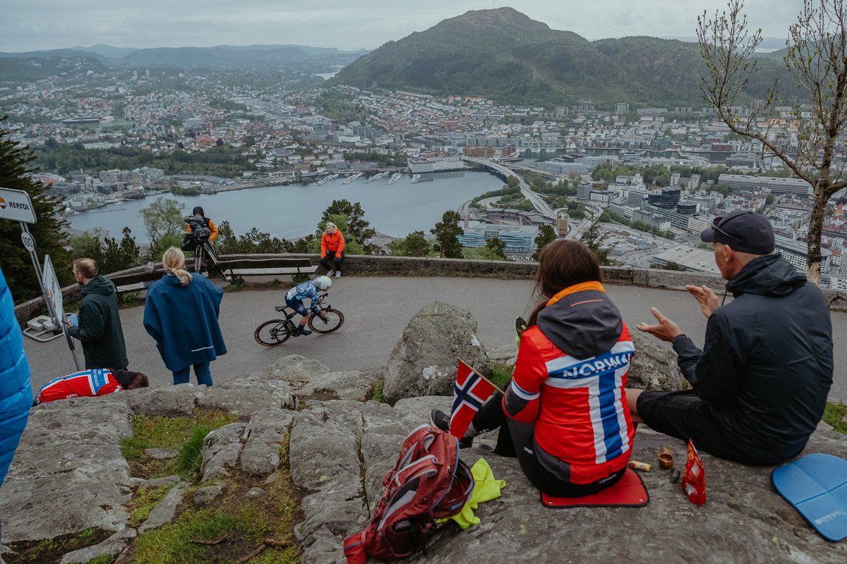tourofnorway's tweet photo. 📸 BEST PHOTOS OF THE DAY 📸

@gruchaseven behind the camera 👌

#tourofnorway 🇳🇴 https://t.co/agNsbEkGnF