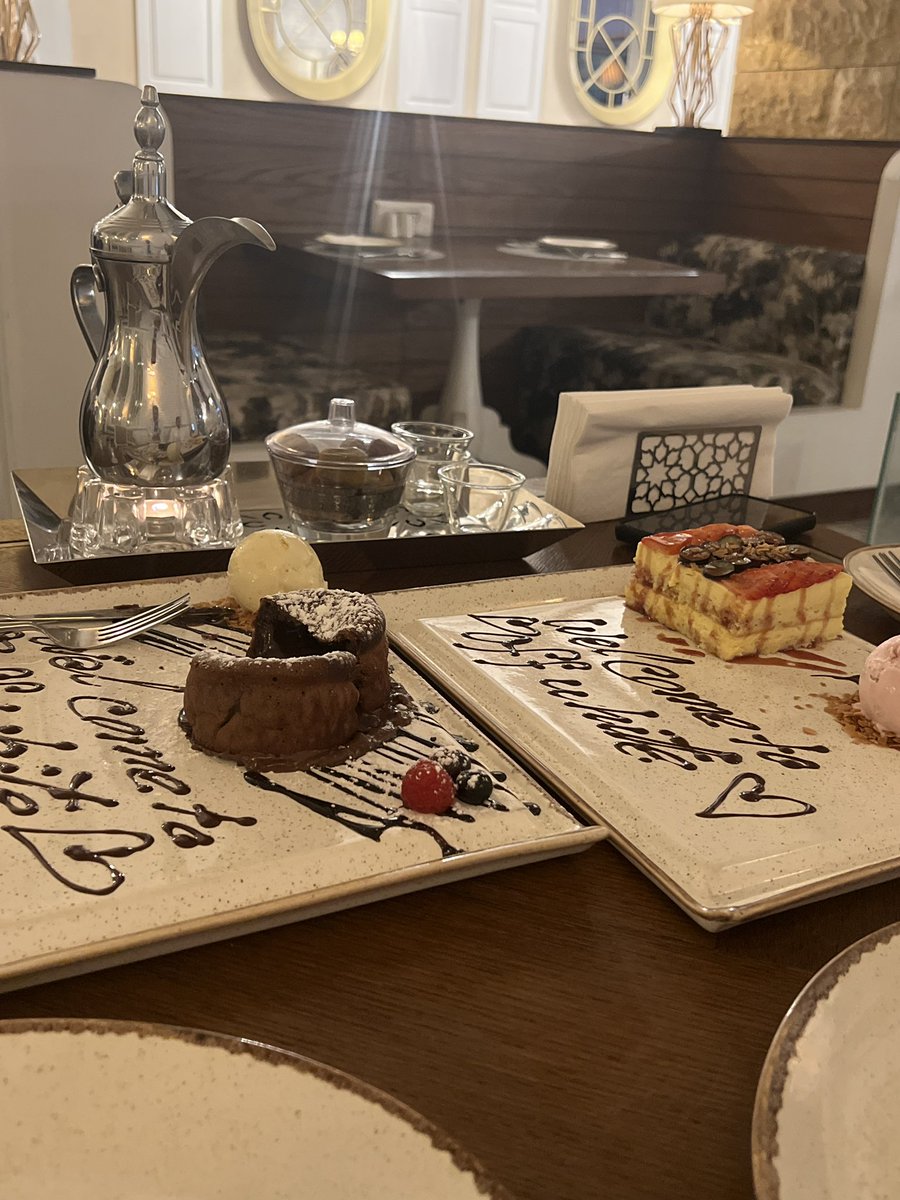 saudraiyahd's tweet photo. 📌 تشرفت بتلبية دعوة  اوف وايت لاونج |  @offwhite_lounge 🍽️
يعطيكم العافيه على الضيافة 🍲🍽️
اوف وايت لاونج |  @offwhite_lounge    
مطعم متخصص  يجمع بين الأطباق الأرمينية و الإيطالية مطعم يرضي جميع الأذواق مكان أنيق وفخم..🤍

▫️الخدمة مميزة وسريعة وطاقم العمل متعاون.
▫️يقدمون القهوة والشاهي و أصناف من الحلا.
▫️ يوجد جلسات خارجية.
☑️ مطعم يستحق التجربة والزيارة.