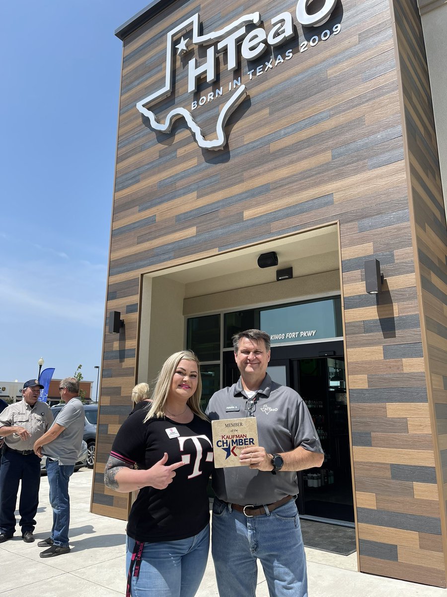 BREEZYatTMOBILE's tweet photo. Ribbon cutting 4 HTeaO KAUFMAN
Spreading💕 T-Mobile awareness 💕
#COMINGSOON456G🦁 #AreUwithUs #TYLERWARDOGS
@hoghunter777 @BrianEjiasi @yes_i_cantu https://t.co/tpBp3FoRN9