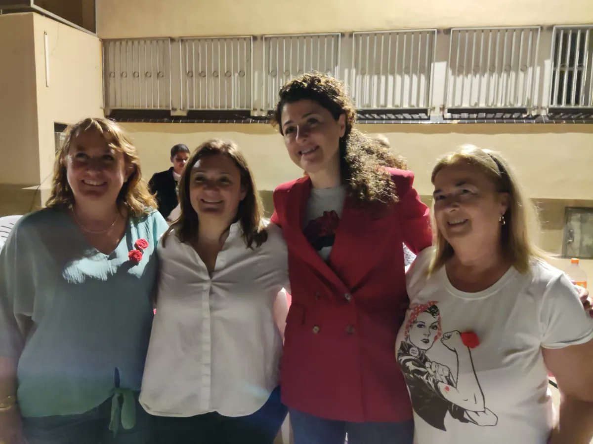 psoesonservera's tweet photo. 🌹Gran fi de festa amb la companyia de @GarridoMercedes!
❤️Gràcies a totes les persones que ens heu acompanyat. No només avui, si no durant tots aquests dies de campanya.
🗳️ Aquest diumenge vota @ntroyaisern #PerTu #PerTothom #PerSonServera!
🗳️ Vota @psibpsoe @SocialistesdMca! https://t.co/F2MwEs761i