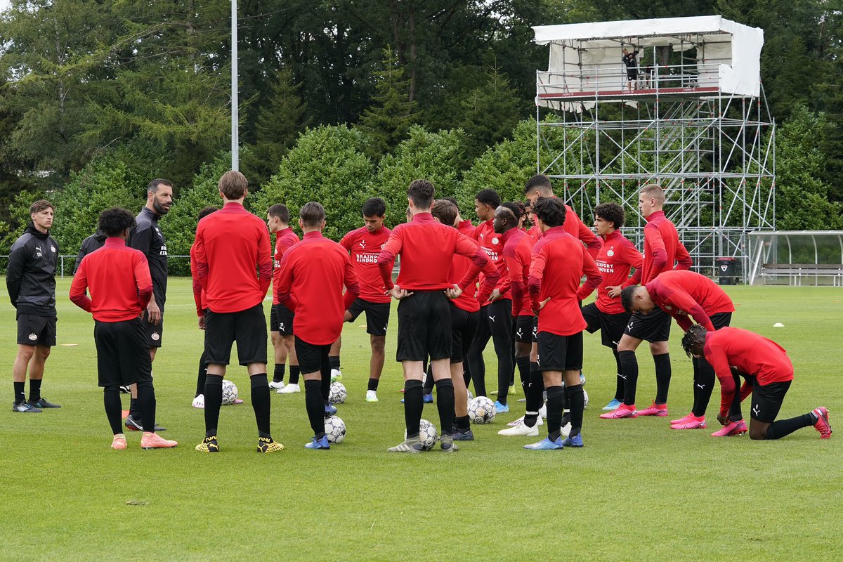 Ruud van Nistelrooij tweet media