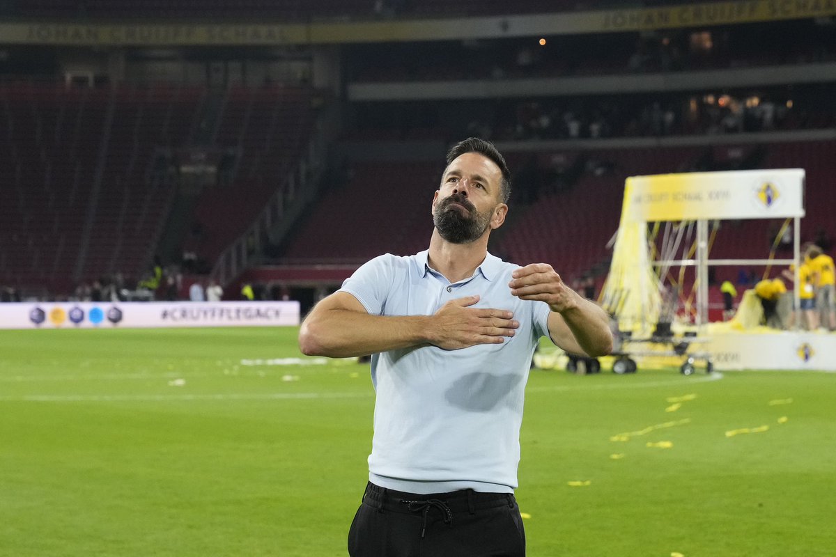 Ruud van Nistelrooij tweet media