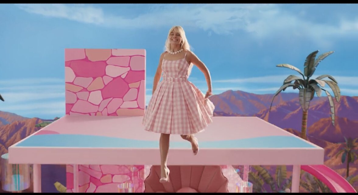 Medicenmugres's tweet image. Barbie baja flotando de su casa porque cuando jugábamos a las barbies así las bajábamos aaaaaaaaaa 😭😭😭😭😭