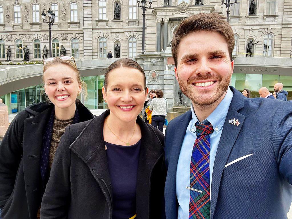 ChloeJayneAdams's tweet image. ⚜️🇬🇧
Excellente visite à Québec cette semaine pour faire le point avec le gouvernement du Québec sur nos priorités communes telles que : 

🔋la transition énergétique 
👷🏾‍♀️les minéraux critiques
💵notre relation commerciale 

@MRIF_Quebec @mrnfqc @economie_quebec @UKinCanada