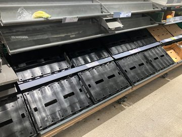 _JimGeorge's tweet image. Not much fresh fruit, salad or veg in
@waitrose Cirencester today for the bank holiday thanks to #Brexit #foodshortages