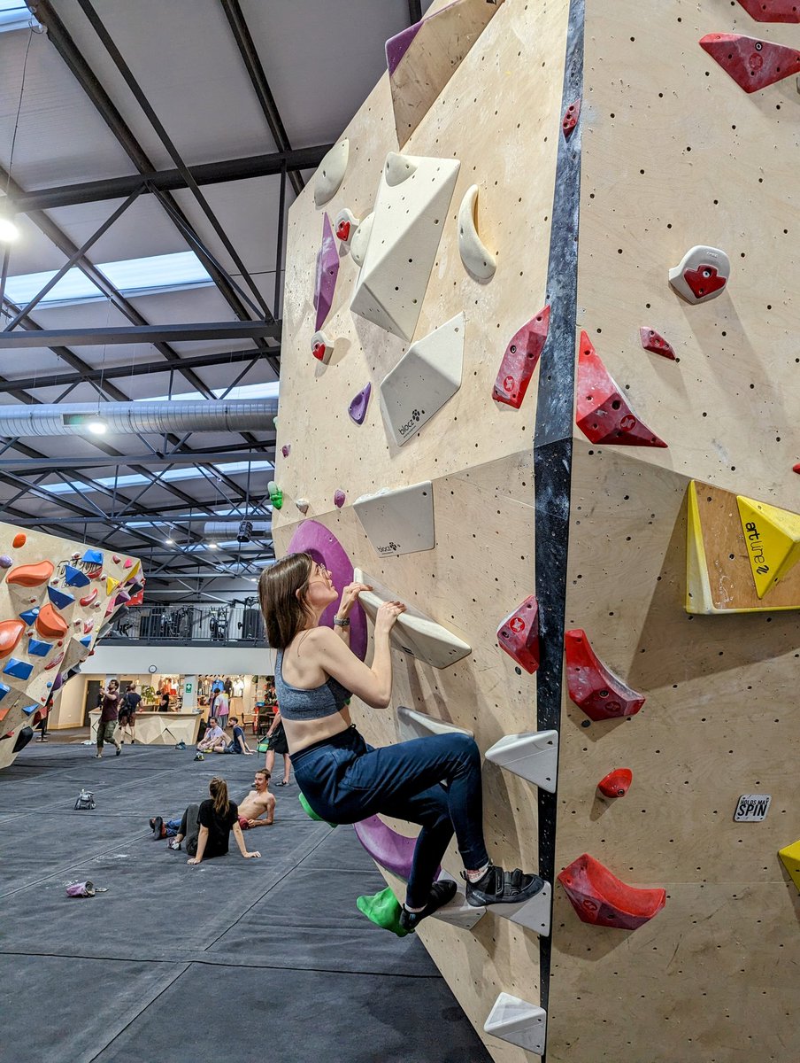 cocoboot_'s tweet photo. Climbing is so addictive and fun. https://t.co/93TUZYsxxv