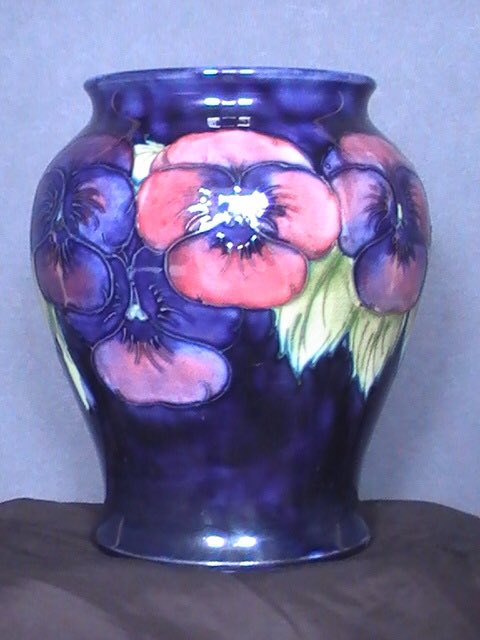 🌹 Moorcroft Pansy #Flower #Vase - Signed By William #Moorcroft

A really special and first class #floral piece - date 1910-38.

Price: £PLEASE ENQUIRE

👉 View: antiques.co.uk/antique/MOORCR…

#moorcroftpottery #ceramic #ceramicart #ceramics #ceramicartist #antique #chelseaflowershow