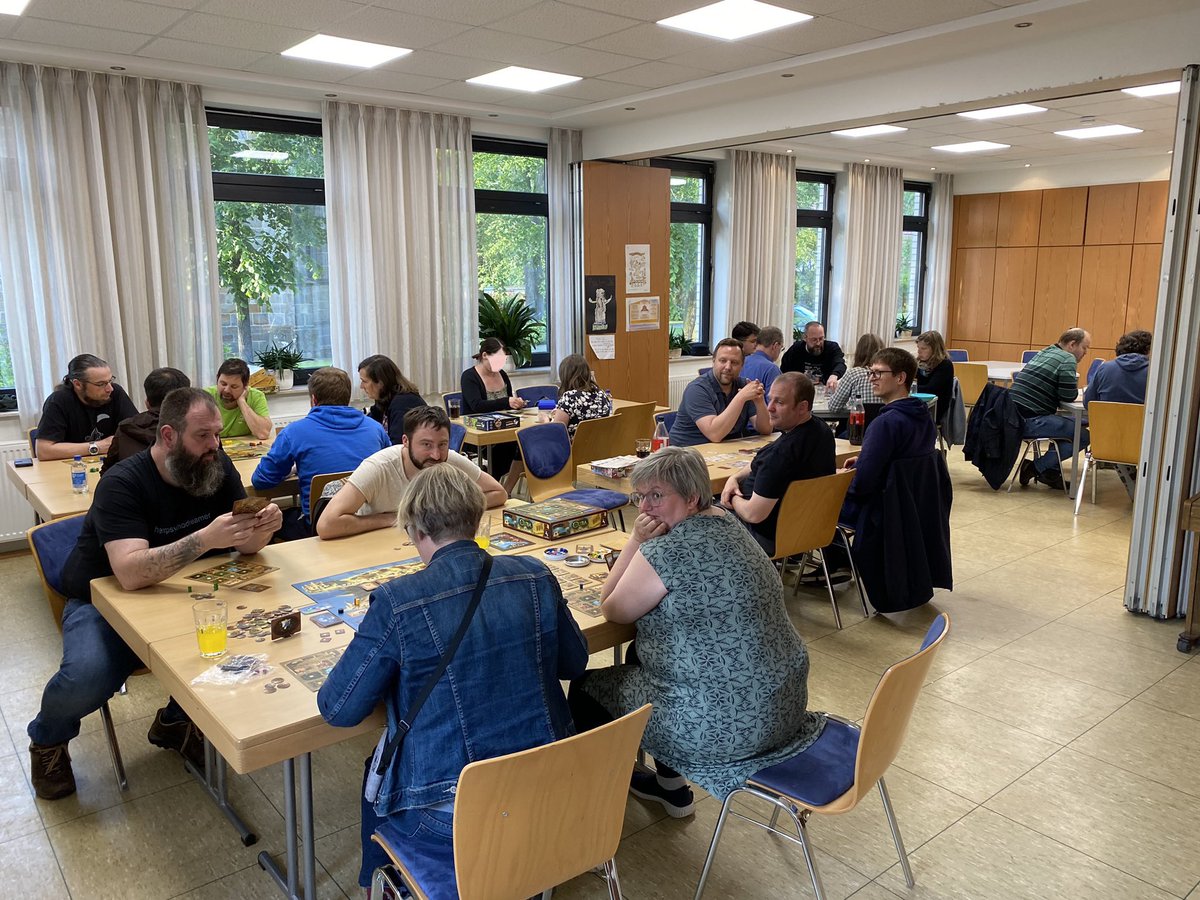 SpielTeckLand's tweet photo. Gut besuchter Spieleabend in #Brochterbeck, in dessen Rahmen auch die Möglichkeit bestand die aktuellen Titel der Pegasus-Spieleclubtage zu testen. @pegasusspiele https://t.co/HcigtmHR8h