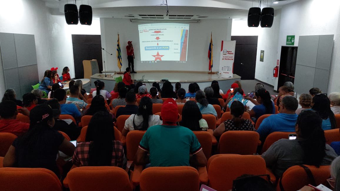 bcodeltesoro's tweet photo. ¡Formamos emprendedores!

Nuestro equipo de Socialización Bancaria dictó un nuevo taller de formación a 89 emprendedores en el municipio Caroní, edo. Bolívar, en el marco del programa Tesoro Emprendedor. 

#SocializaciónBancariaBT #TesoroEmprendedor #EmprenderBT 
@jimmyojeda79 https://t.co/XKcNNfWXt9