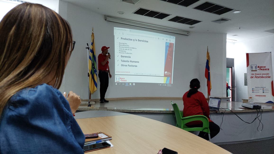 bcodeltesoro's tweet photo. ¡Formamos emprendedores!

Nuestro equipo de Socialización Bancaria dictó un nuevo taller de formación a 89 emprendedores en el municipio Caroní, edo. Bolívar, en el marco del programa Tesoro Emprendedor. 

#SocializaciónBancariaBT #TesoroEmprendedor #EmprenderBT 
@jimmyojeda79 https://t.co/XKcNNfWXt9