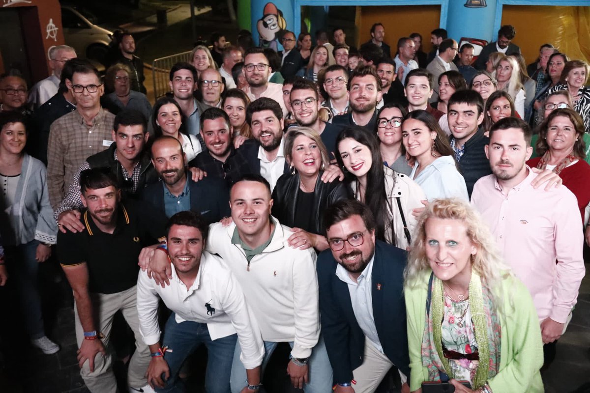 LopezMirasF's tweet photo. Gracias a @NoeliaArroyoHer, #Cartagena dejó a un lado los populismos para dar paso a una política centrada en mejorar la vida de los cartageneros. 

Este domingo conseguirá #LaMayoríaNecesaria junto a @PPRMurcia para que sigamos trabajando juntos para hacer #MásyMejorRegión. https://t.co/GRv421N9qo