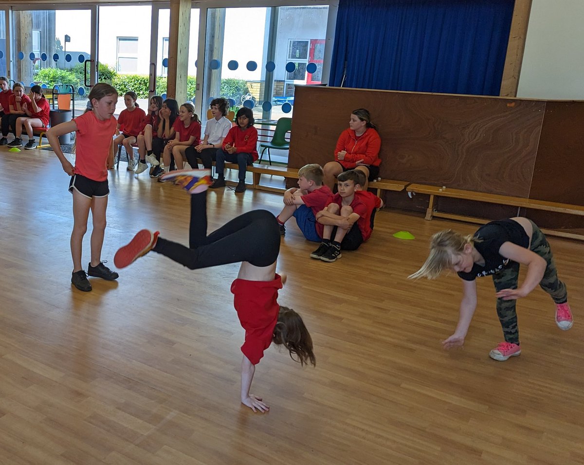 RogietPrimary's tweet photo. @upbeatwales dance performance day...and it was definitely worth the wait! High energy, great choreography and the best audience! Thanks to our lovely parents and carers who were able to make it, and of course to the amazing @UpbeatCharlie 👊 #rpsdosbarth4 #rpsdosbarth6 https://t.co/ZHojfdtor2