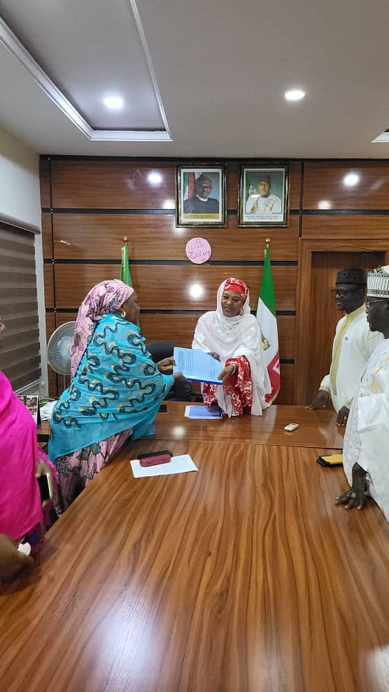 BornoWomendev's tweet photo. Hon Zuwaira Gambo  hands over the affairs of the Ministry of Women Affairs and Social Dev.

On Friday, 26th May, 2023, the former Commissioner Ministry of Women Affairs and Social Development, Hon. @zuwaira_G handed over the affairs of the 
Readmore..https://t.co/uxVe8QmaOr https://t.co/63k42ITh0u