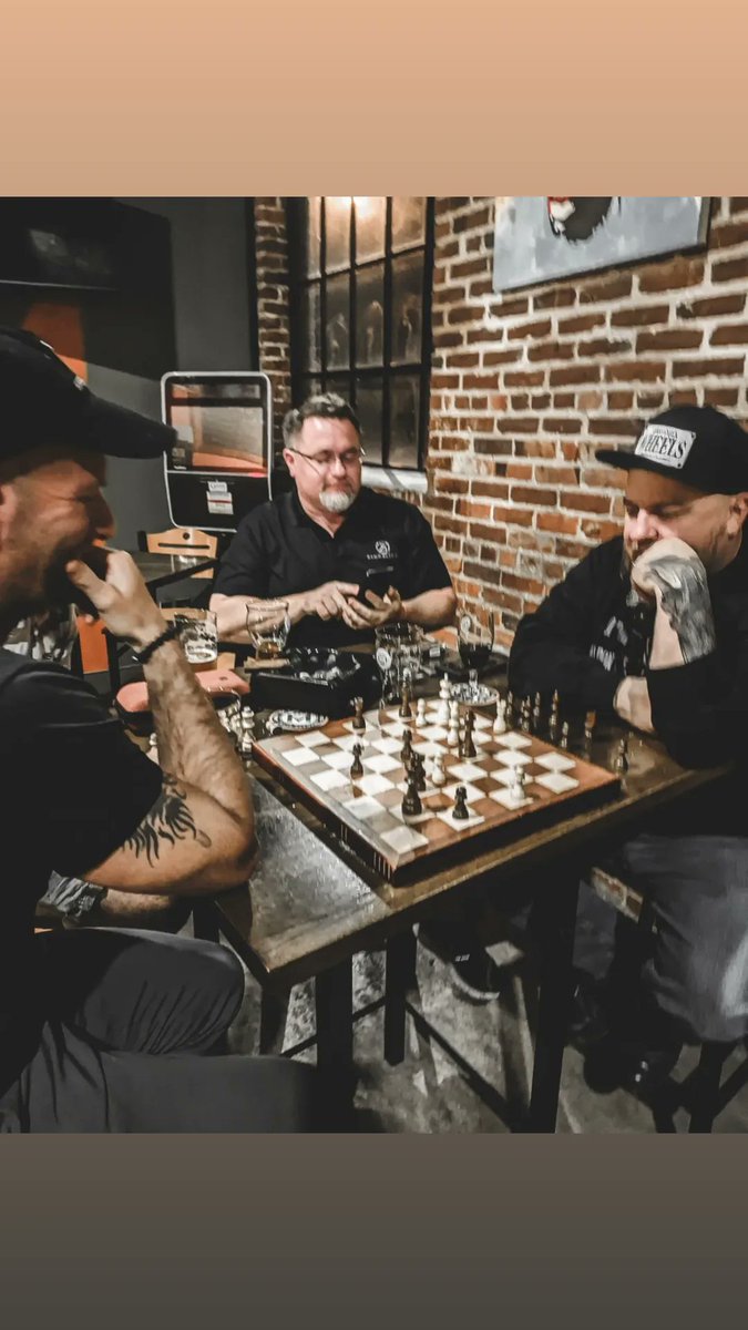 Mastering moves and forging friendships, one chessboard and cigar at a time. 💨♟️

#checkmate #chess #cigaroftheday #botl #nerdlife #cigar