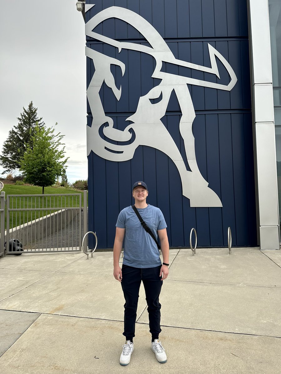 TannerJolley2's tweet photo. Back from the mission and ready to WORK! @usufootball #aggiesalltheway https://t.co/w5dvDcuzYr