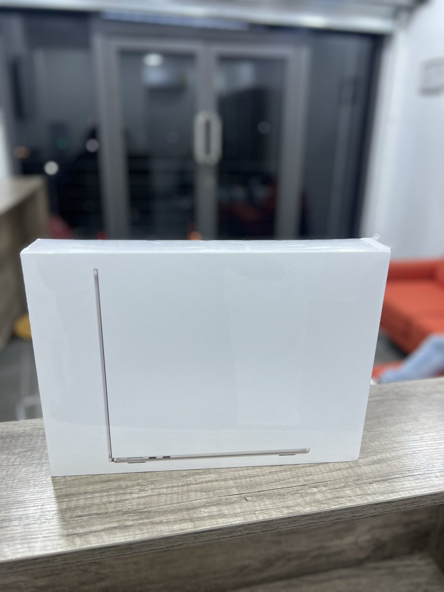 sja_electronics's tweet image. 2022 13-inch MacBook Air with M2 chip
8gb RAM 256gb SSD 
GH₵ 14,499 

☎️055-328-9132