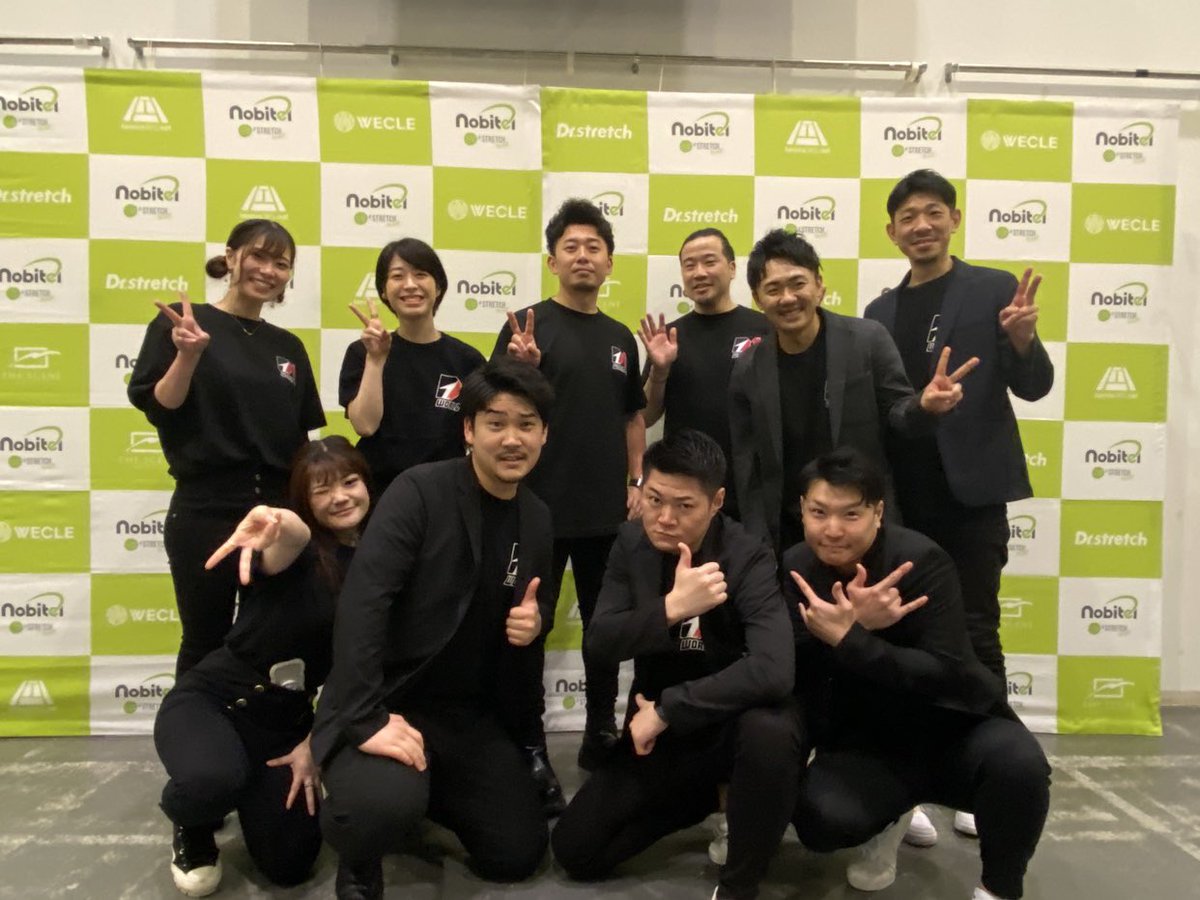 D1GP
社員、店長時、育成
色々な感情があるが共通は
やっぱり最高。
この環境に感謝しかない。

また育成陣、全員集合。

育成をして
あの時の研修生が成長し
頑張っている姿
それが嬉しい瞬間。

『花よりも花をさかせる土になれ』
いつかの恩師の言葉

#ドクターストレッチ 
#最高メンバー
#感謝