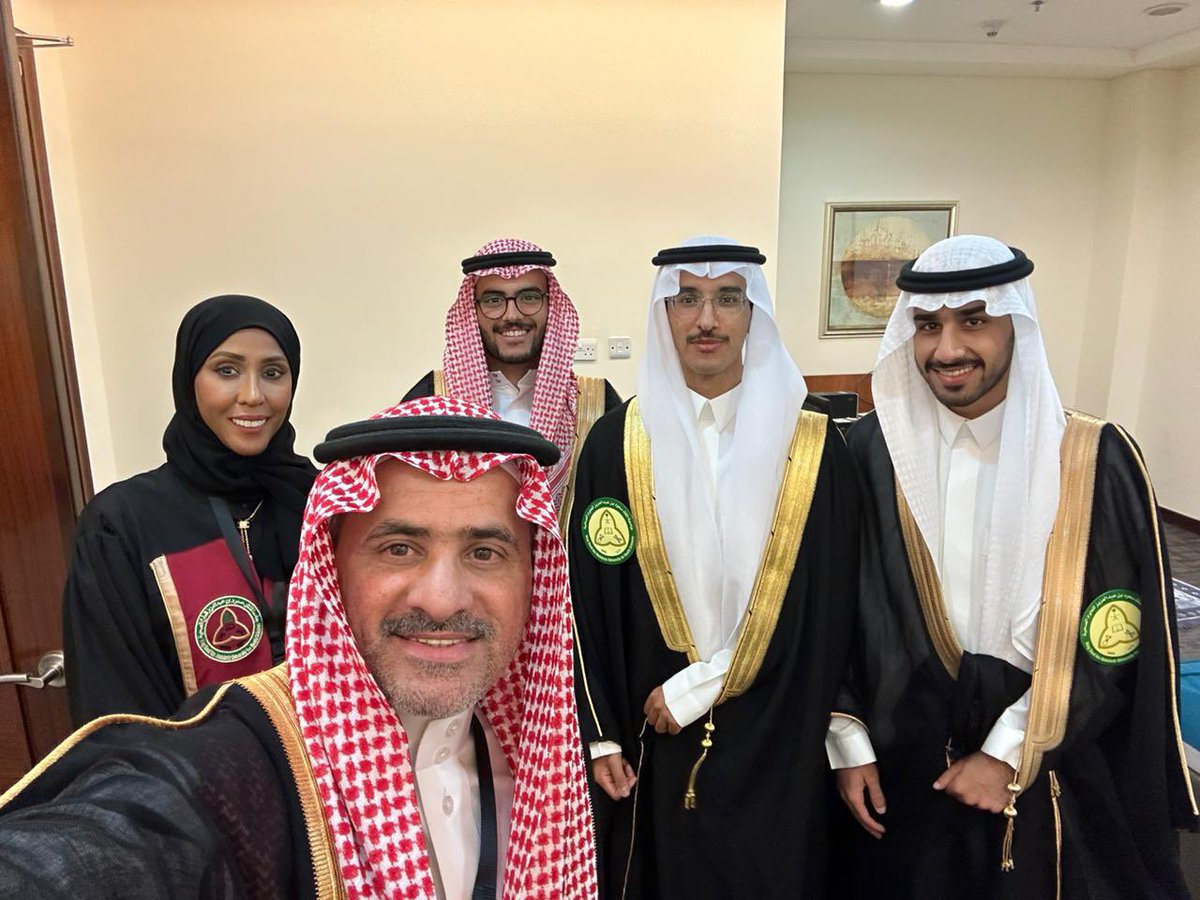 AbdullahF_93's tweet photo. ثلاث ايام مرت على الحفل والى الان ارجع اشوفه اختلطت شعور الفرح والحزن وعجز اللسان عن التعبير.
فشكرا لكل من سعى في نجاح هذا الحفل وأخص بالشكر  @Dr_b_almuqbil على ثقته ودعمه المستمر وأخي @majed_sm23 بدينا تدريب من شهر وماكنت استغني ابدا عن توجيهاته. https://t.co/zgj49EdH9G