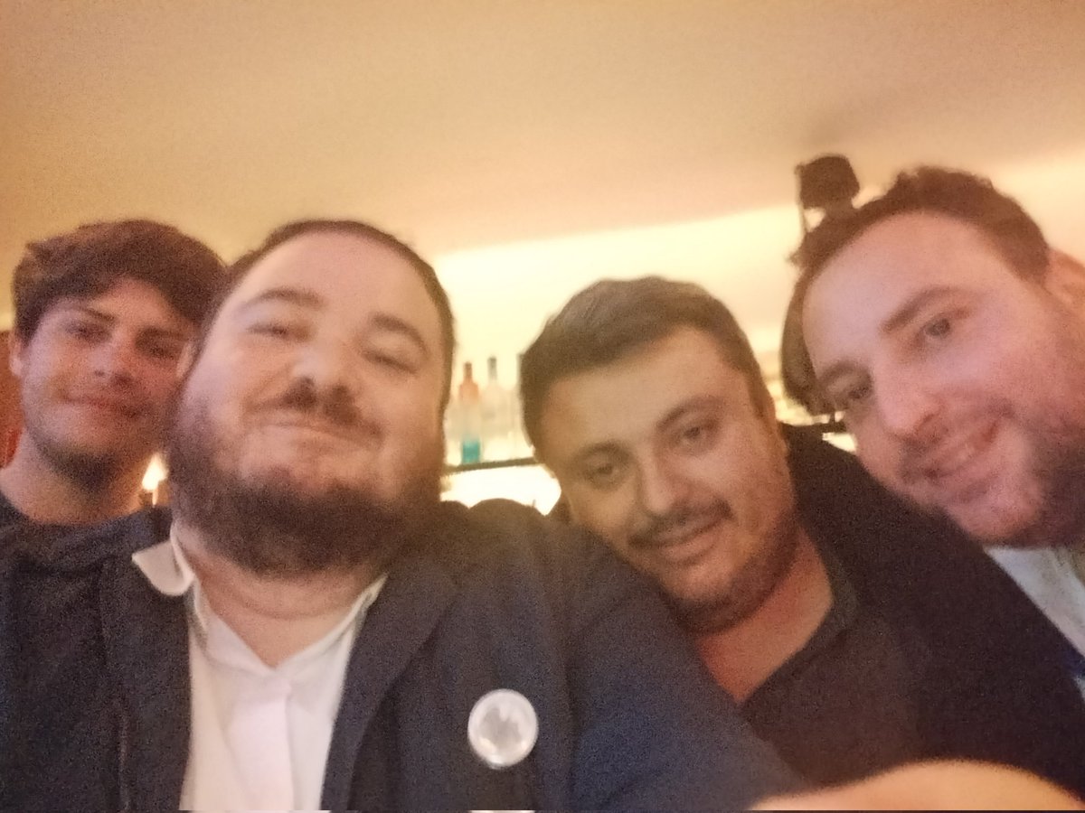 JoseSTarrega's tweet photo. Celebrando una campaña bien hecha con @popularesVLC, ahora a reflexionar y el domingo a votar con #GanasVLC https://t.co/hgRbL4arH3