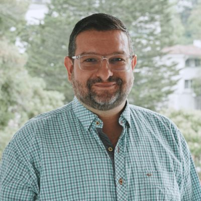 CPolUniandes's tweet photo. El #egresado de la semana es @aecardenas, politólogo @CPolUniandes y Magíster en Ciencia Política de @Uniandes. Ha sido profesor de cátedra en varias universidades. En la actualidad se desempeña como coordinador académico en @facisouniandes. 

#UniandinoSiempre 💛🖤 https://t.co/1SAAbsjaLN