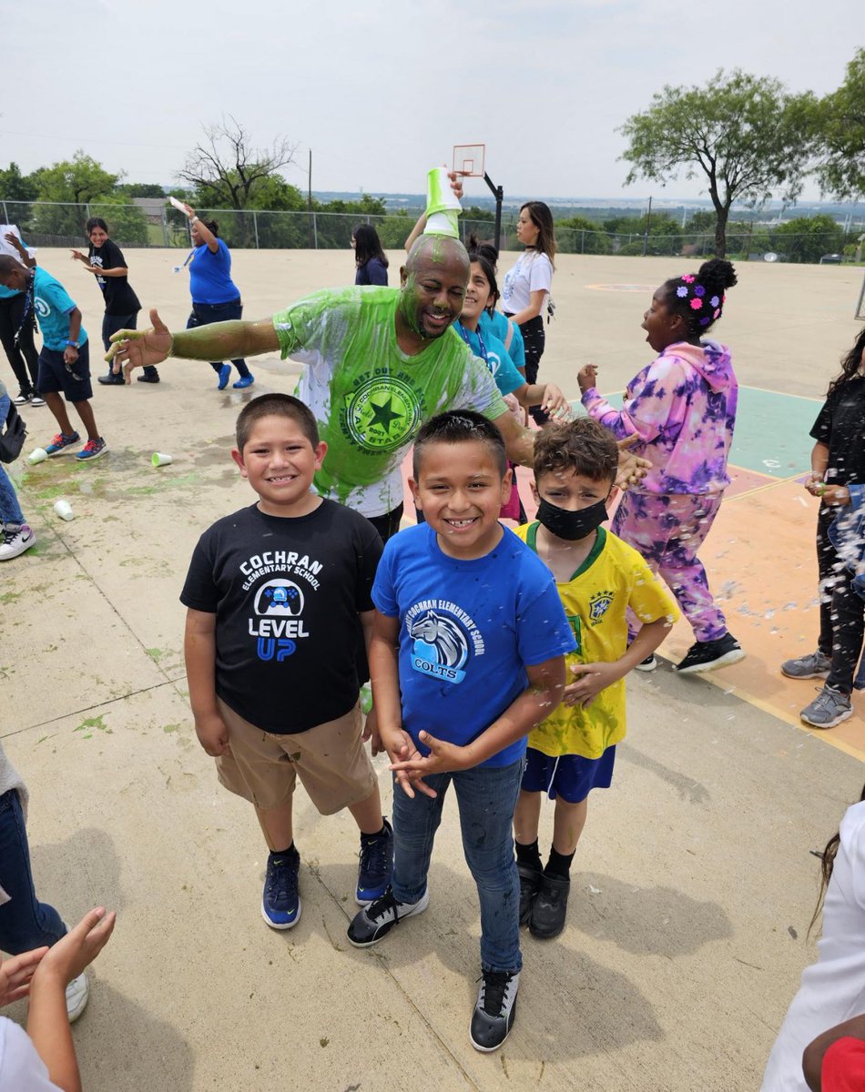 Gray_Ed7's tweet photo. I really thought they were going to forget.   Well….THEY DIDN’T!!!  The Cochran Colts slimmed me today.  I have no regrets though, ANYTHING for the Colt Squad!!! #MeetingGoals Thanks @Nickelodeon    @SmuSandra @ACEDallasISD @SHussainDISD @TeamDallasISD https://t.co/qbd690X3Gw