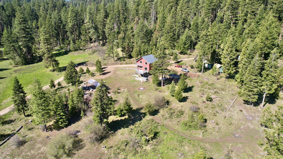 GGoebelt's tweet photo. Just Listed: 9810 Old Hyatt Praire Rd, Ashland.
Rural tranquility and privacy with the benefits of a supportive community. 
This is a dream of a property. 
MLS#220164575 | $899,000 | 541-204-1705
Brokers John L. Scott Real Estate - Rogue Valley | @JLSOregon 
#ruralpropertyashland https://t.co/qirGz03n6V