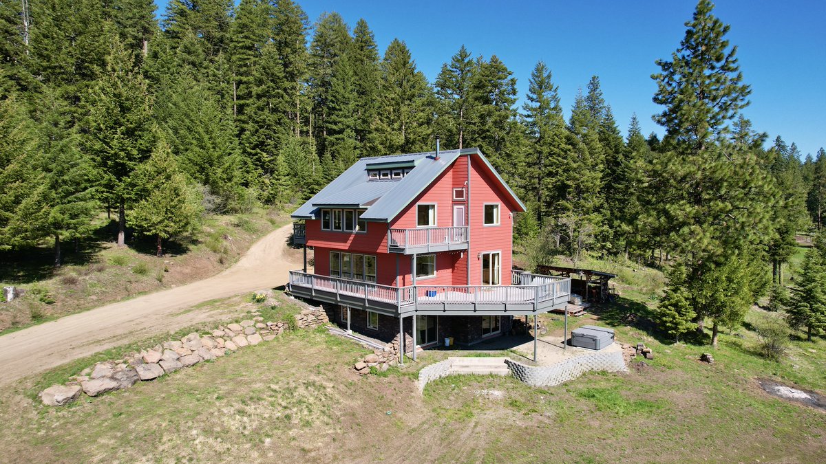 GGoebelt's tweet photo. Just Listed: 9810 Old Hyatt Praire Rd, Ashland.
Rural tranquility and privacy with the benefits of a supportive community. 
This is a dream of a property. 
MLS#220164575 | $899,000 | 541-204-1705
Brokers John L. Scott Real Estate - Rogue Valley | @JLSOregon 
#ruralpropertyashland https://t.co/qirGz03n6V
