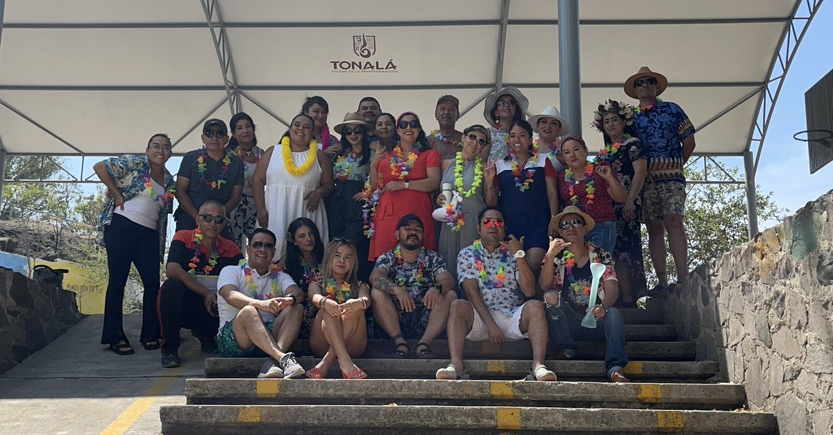 Momoregresa's tweet photo. Mi sueño es construir una escuela que estimule la creatividad e innovación, donde todos se sientan felices de pertenecer; y con cada CTE siento que me acerco un poquito más a ese sueño. Personal feliz=Alumnos felices😊 #CTEplayero #EquipoRecrea #39mixta #Tonalá @Secundaria39T https://t.co/x0ey7vgqqY