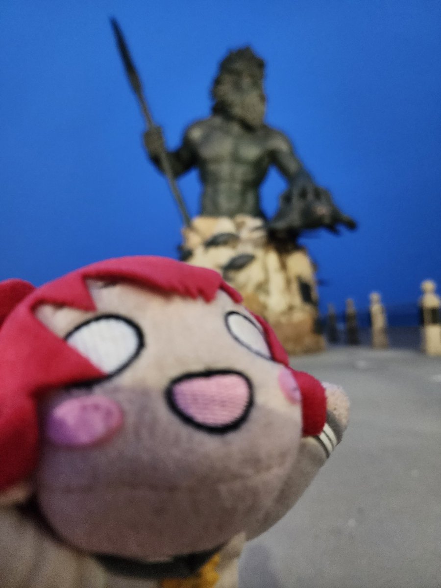 Wooby at the Neptune statue 

#FunkyNesoFriday