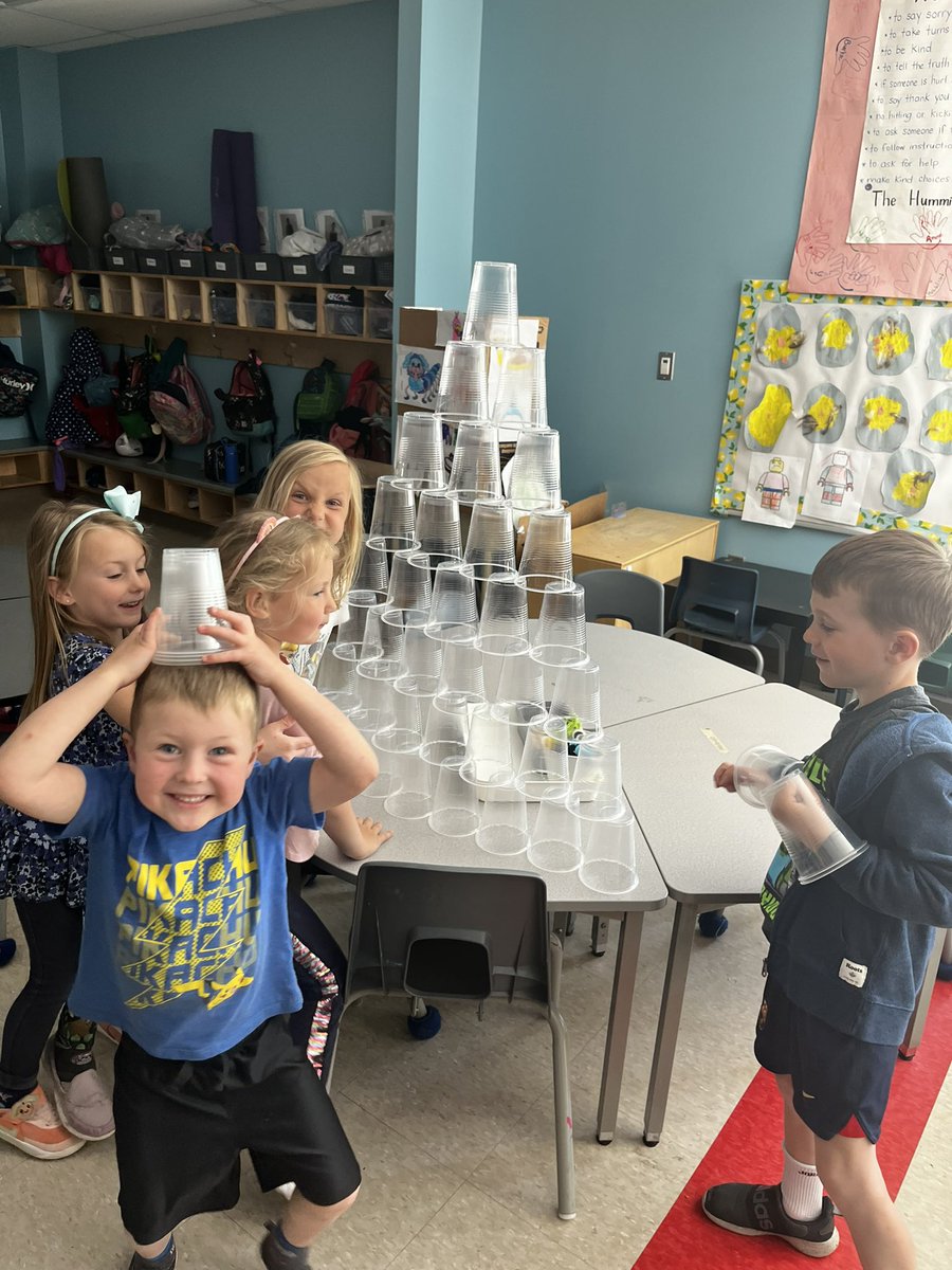 MmeCowper's tweet photo. These Hummingbirds collaborated so well to make a huge tower! @MsMcNiece @MsYhapRECE https://t.co/EtmrDdrHlA