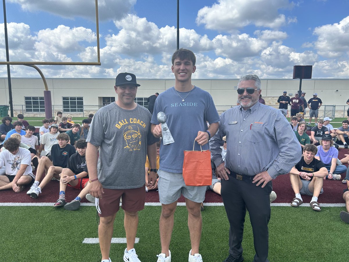 Congratulations to @DripFB UTIL Austin Novosad (@Austin2novosad) on being presented with his @Whataburger Super Team Award! @DSISD @CoachGZimmerman @dctf | #WhataSuperTeam #Whataburger #txhsfb