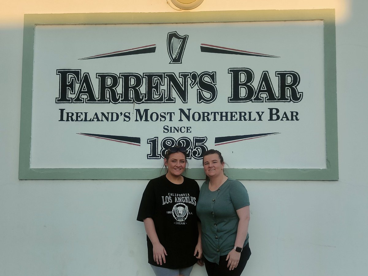 Not very often we've someone else to take a pic for us 😂 #MalinHead #FarrensBar #Donegal