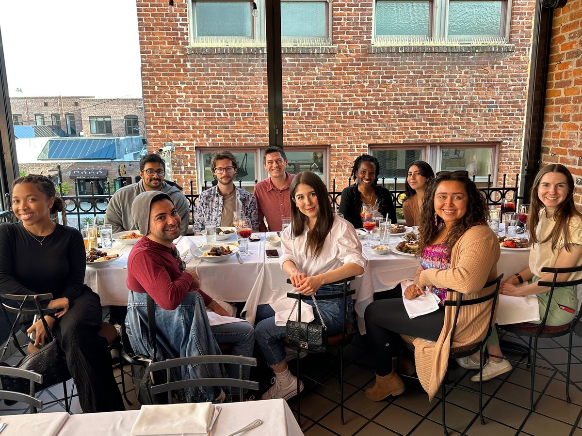 USCSysBio_Lab's tweet image. #throwback to just two weeks ago when we celebrated @USC commencement! lab Ph.D. grad #6 @colincess and #7 @GelbachPatrick, plus the amazing @uscbme student Ariella Simoni! so proud of all their accomplishments! @USCViterbi