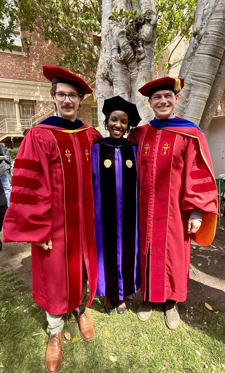 USCSysBio_Lab's tweet image. #throwback to just two weeks ago when we celebrated @USC commencement! lab Ph.D. grad #6 @colincess and #7 @GelbachPatrick, plus the amazing @uscbme student Ariella Simoni! so proud of all their accomplishments! @USCViterbi