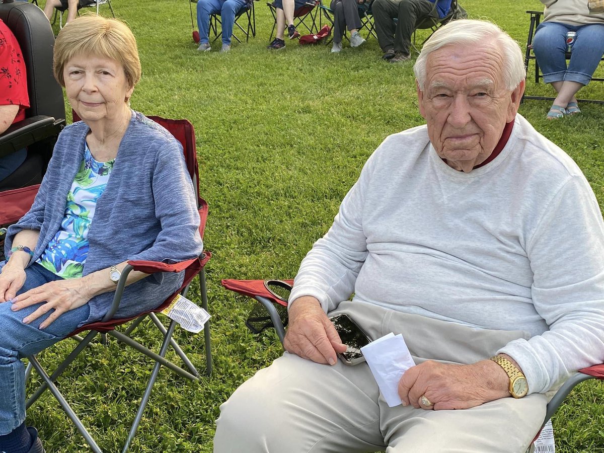 DanburyLiving's tweet photo. Beautiful weather means an exceptional evening for Cuyahoga Falls residents, enjoying the Metro Parks Ensemble.🎶
#danburydifference #seniorcare #seniorliving #ohio #metroparks https://t.co/8SbmJmoZbM