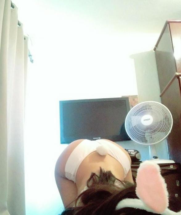 boqueteiraprofi's tweet photo. Alguém que anime empurrar a cenoura nessa coelhinha safadinha? 🔥 

minha bucetinha - https://t.co/nn9jamRQWq https://t.co/BKgvRwqHKf