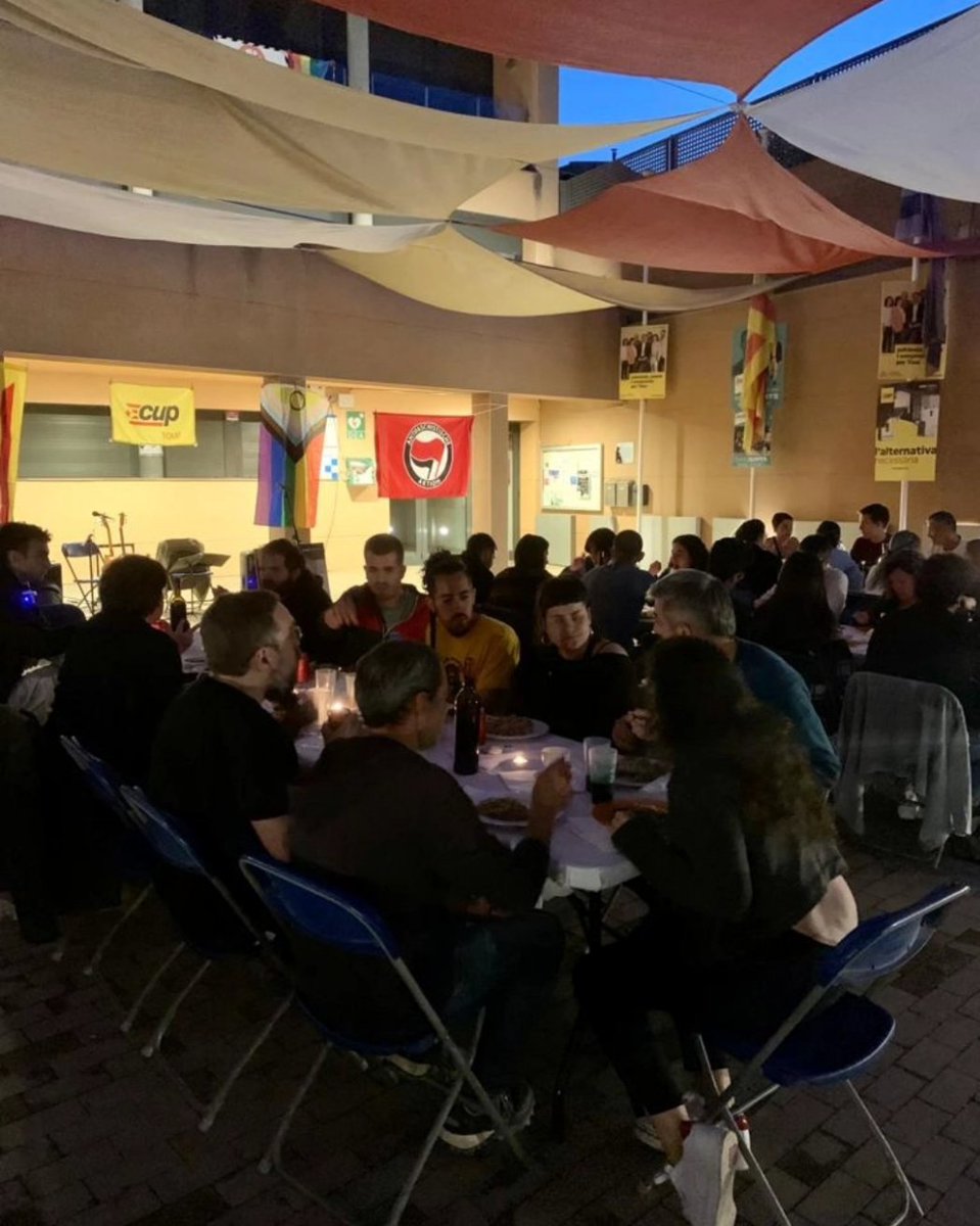 cuptous's tweet image. Quin vespre més bonic acompanyades de totes vosaltres, les que sempre ens doneu suport i les que sempre hi sou. Gràcies també a les companyes de &quot;Subversions&quot; , un any més 💛

Cal anar a votar i si es vol un Tous de totes i per a totes, cal anar a votar la CUP.