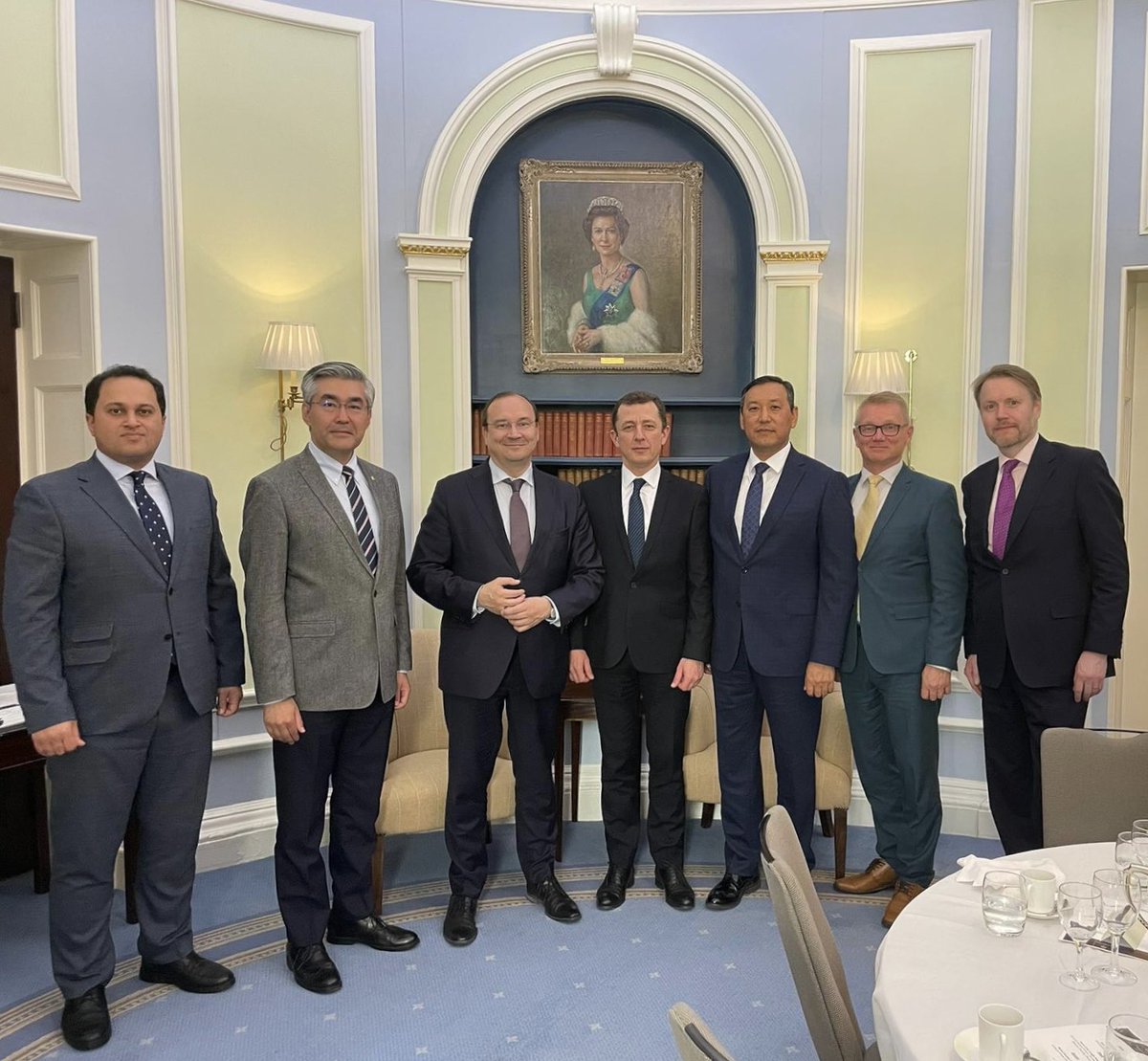 Jari1362's tweet photo. Multifaceted discussions in London stretching from Barents and Arctic cooperation to regional cooperation in Central
Asia and to need of the additional support to Ukraine from the EBRD. #BarentsFI #ebrd #ndep #northerndimension https://t.co/3PBm9Sozhq