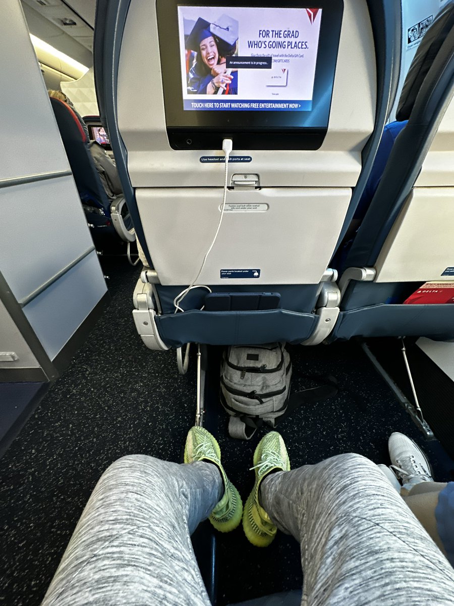 DefiiMike's tweet photo. About to embark on a 6 week journey around the world ✈️

10 + countries 
25 + cities

20,000 + in attendance through out this tour ❤️

Please pray for smooth travels… I just ran a mile with luggage to make this Connection to Germany ❤️😂 

#DefiiTheOdds https://t.co/nh2ugTvYZI