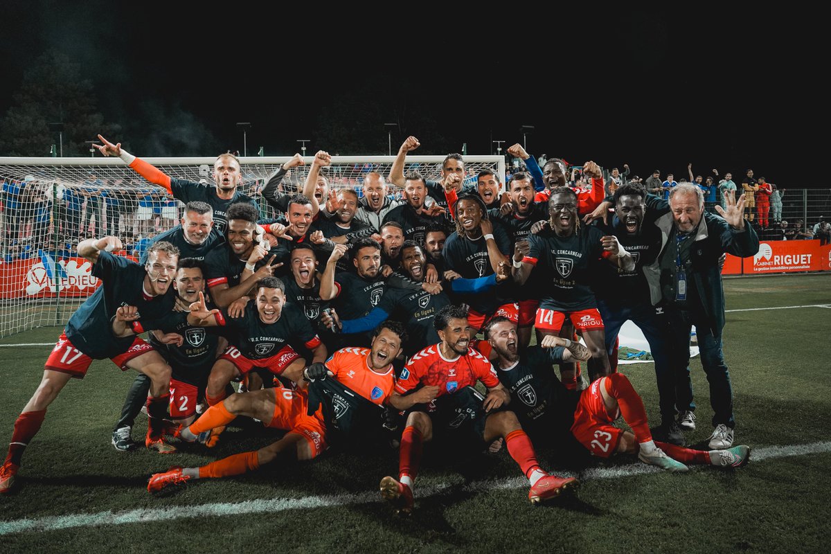 USConcarneau's tweet image. Une photo pour l'𝗵𝗶𝘀𝘁𝗼𝗶𝗿𝗲 ! 💙❤️