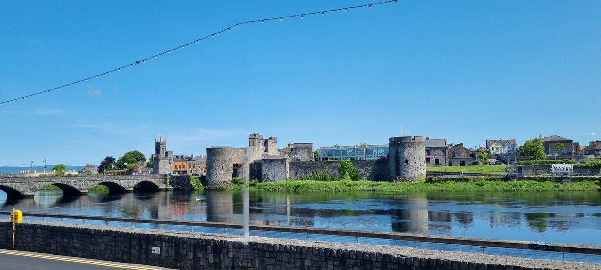 Stunning day to enjoy The Three Bridges walk; #Limerick @KingJohnsCastle 
#lunchtimewalks 
#thereisanisle 
#slínasláinte 
#LimerickEdgeEmbrace