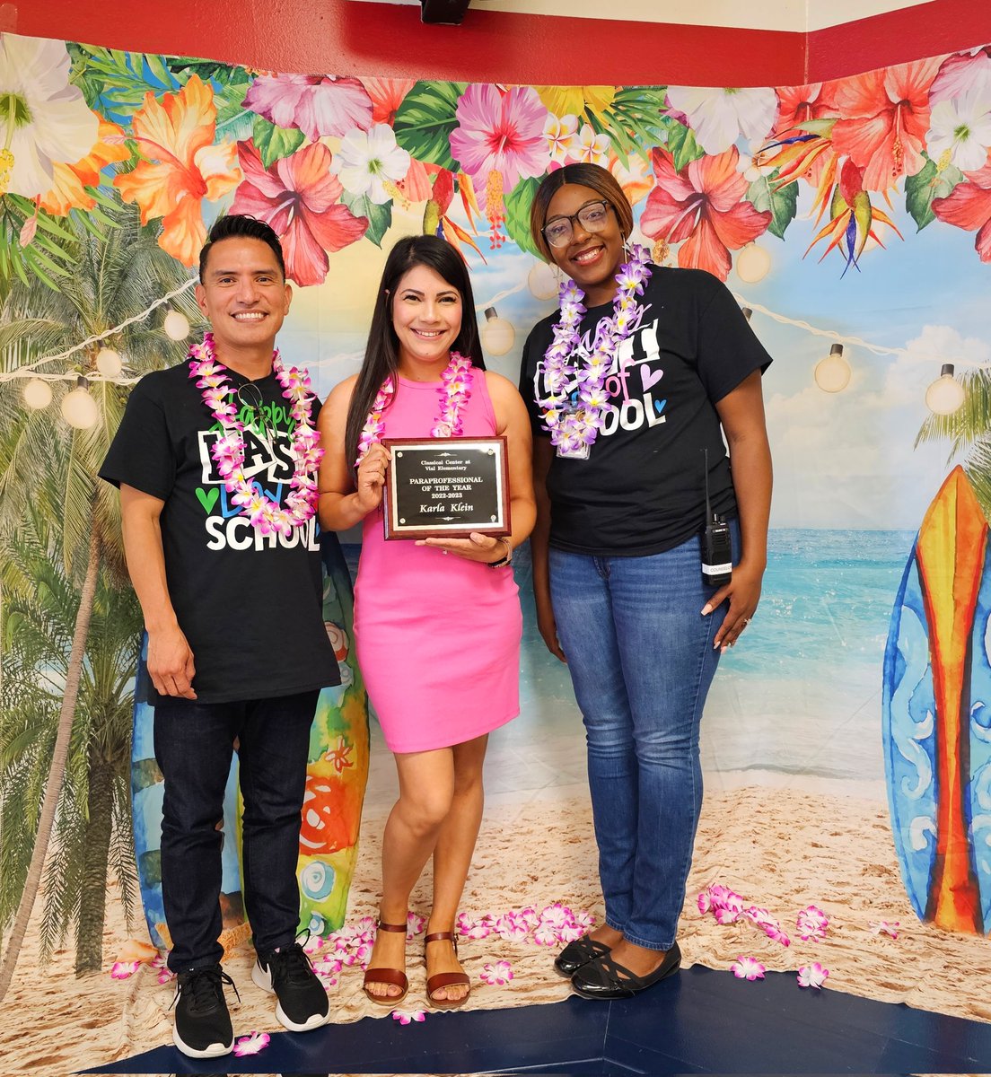KarlaKlein89's tweet photo. We ended our school year with a color party.
We got our plaques, followed by a speech. (Yikes) I'm not good with words unless i plan it out, but Vial Family just know I love those babies as much as yall do, and I'd do anything for them and you if I can. @VialCC_Vikings https://t.co/T43juCUFMp