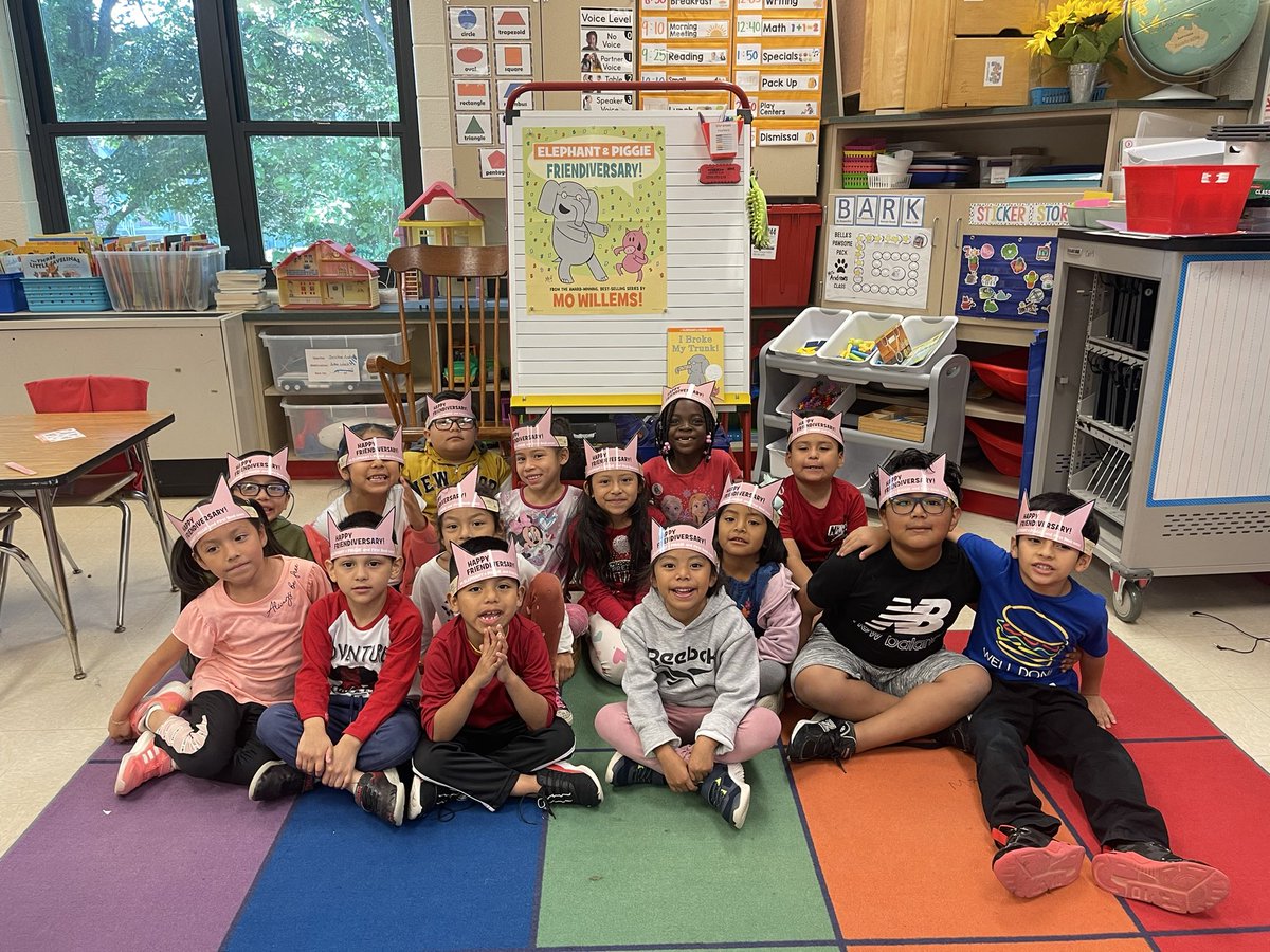 Our kindergarten teacher, @candrews125, and her class celebrated #ElephantandPiggy #Friendiversary in conjunction with @FirstBook #MoWillems #LeleckRocks