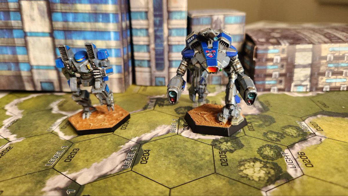 FossilPunk's tweet photo. Starting the long weekend off with two Clan Diamond Shark/Sea Fox ilKhanate 'mechs - a Tiburon and Marauder IIC as part of my GenCon prep this year! Really thrilled with how this force is coming.
#battletech #mechwarrior #battletechminis #paintingminiatures #miniaturepainting https://t.co/26Dn5Xkpfb
