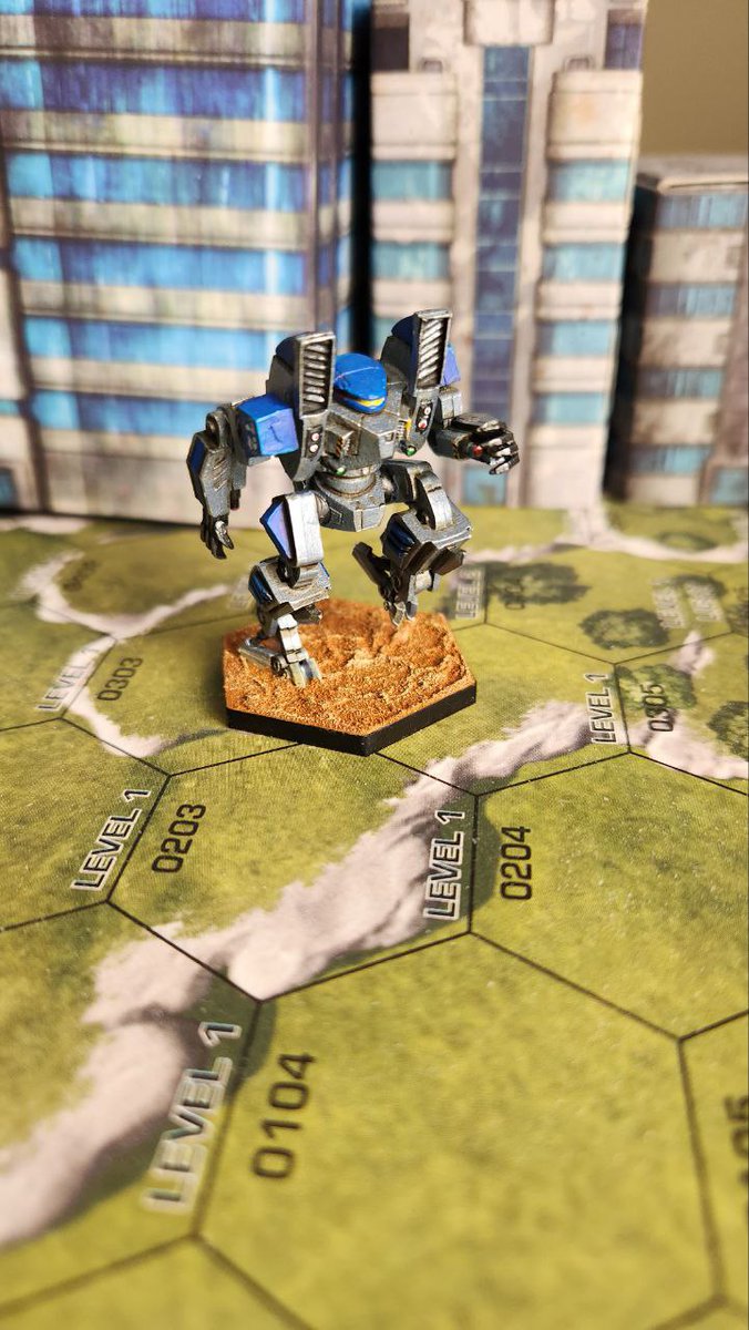 FossilPunk's tweet photo. Starting the long weekend off with two Clan Diamond Shark/Sea Fox ilKhanate 'mechs - a Tiburon and Marauder IIC as part of my GenCon prep this year! Really thrilled with how this force is coming.
#battletech #mechwarrior #battletechminis #paintingminiatures #miniaturepainting https://t.co/26Dn5Xkpfb