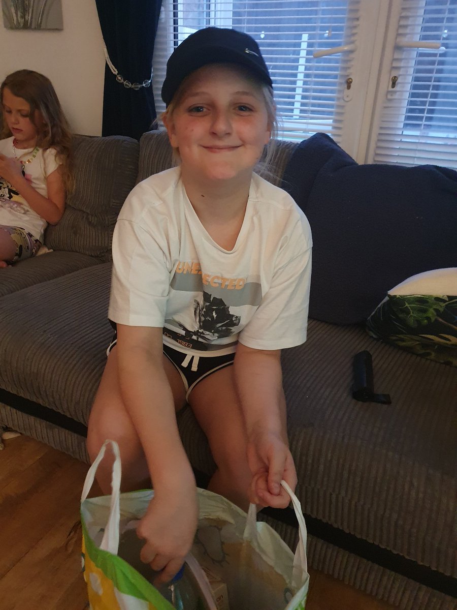 VickySl17's tweet photo. @HolySpiritWA9 so happy to have Mila back home. She's loved every minute of the trip. Thank you for giving her the chance to visit London. Thank you to you all for looking after her for me 🥰🥰 https://t.co/K3PJzUNRto