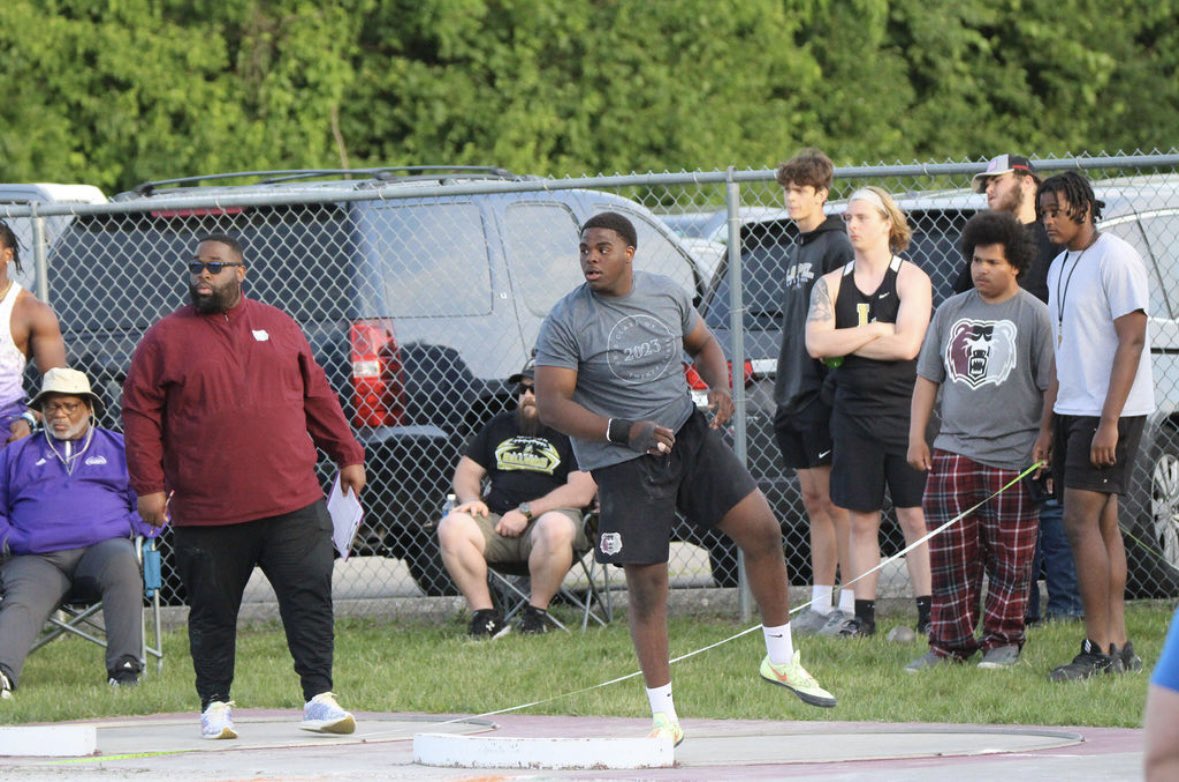 What was that??? 57’1 <a href="/LCHSAthletics/">LCHSAthletics</a> <a href="/BigIrenn/">Irenn</a>  #StateBound #TheBigShow