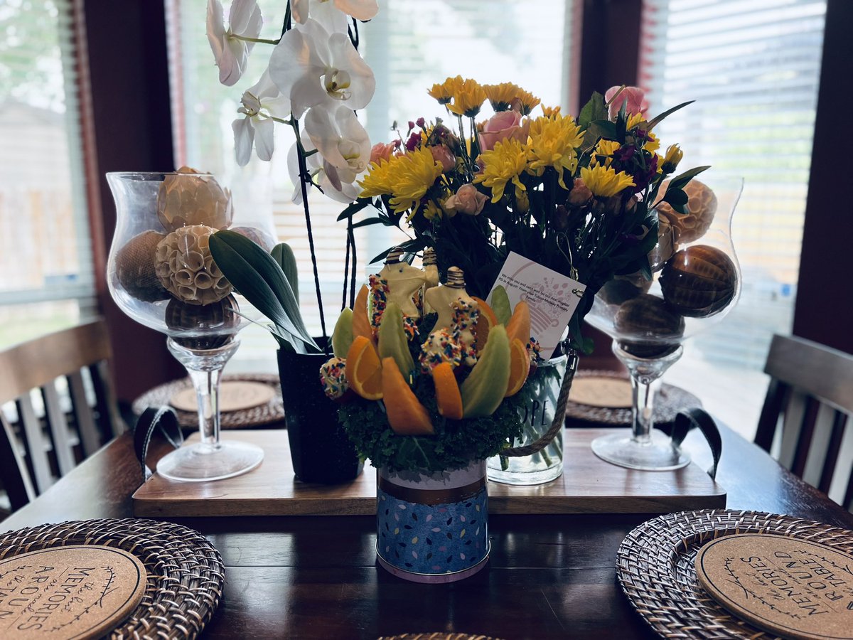 TrinityEliteEdu's tweet photo. 🥹I’m not crying…yes I am! 😭💕💕💕
Counting down for August my TM peeps! 🎉
Hugs,
#PDWithDrGG #MyTMFamily #CelebratingLiteracyTogether
#BlessedToBeSurroundedByTheBest #TrinityEliteEdu #ILoveFlowers #EdibleArrangementsAreYummy https://t.co/g1w1VNRRVQ